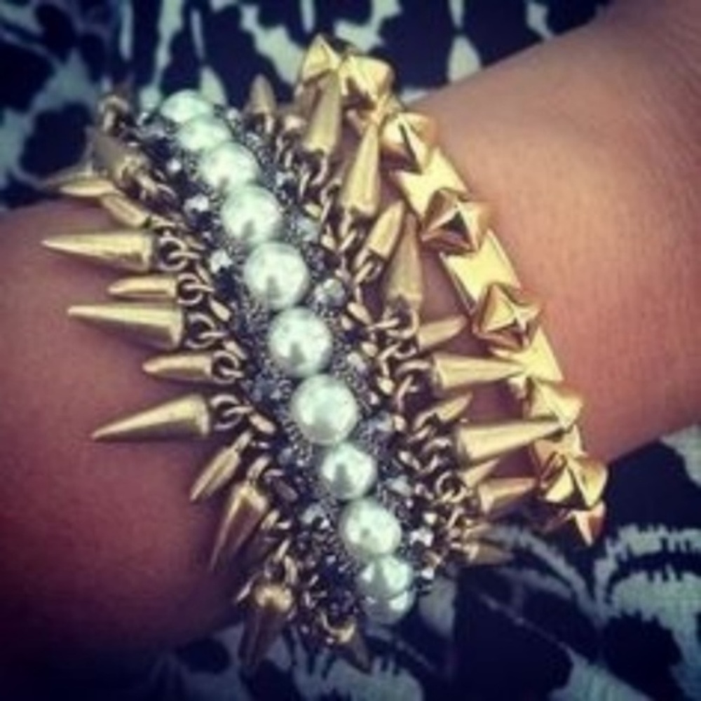 Stella & Dot | Pearl Drop & Hematite Vintage Gold Spiked Jacinthe Bracelet - Picture 7 of 13